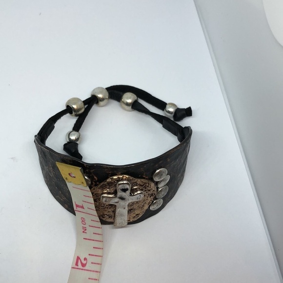 RUSTIC hammered western cross adjustable bracelet - Picture 4 of 4